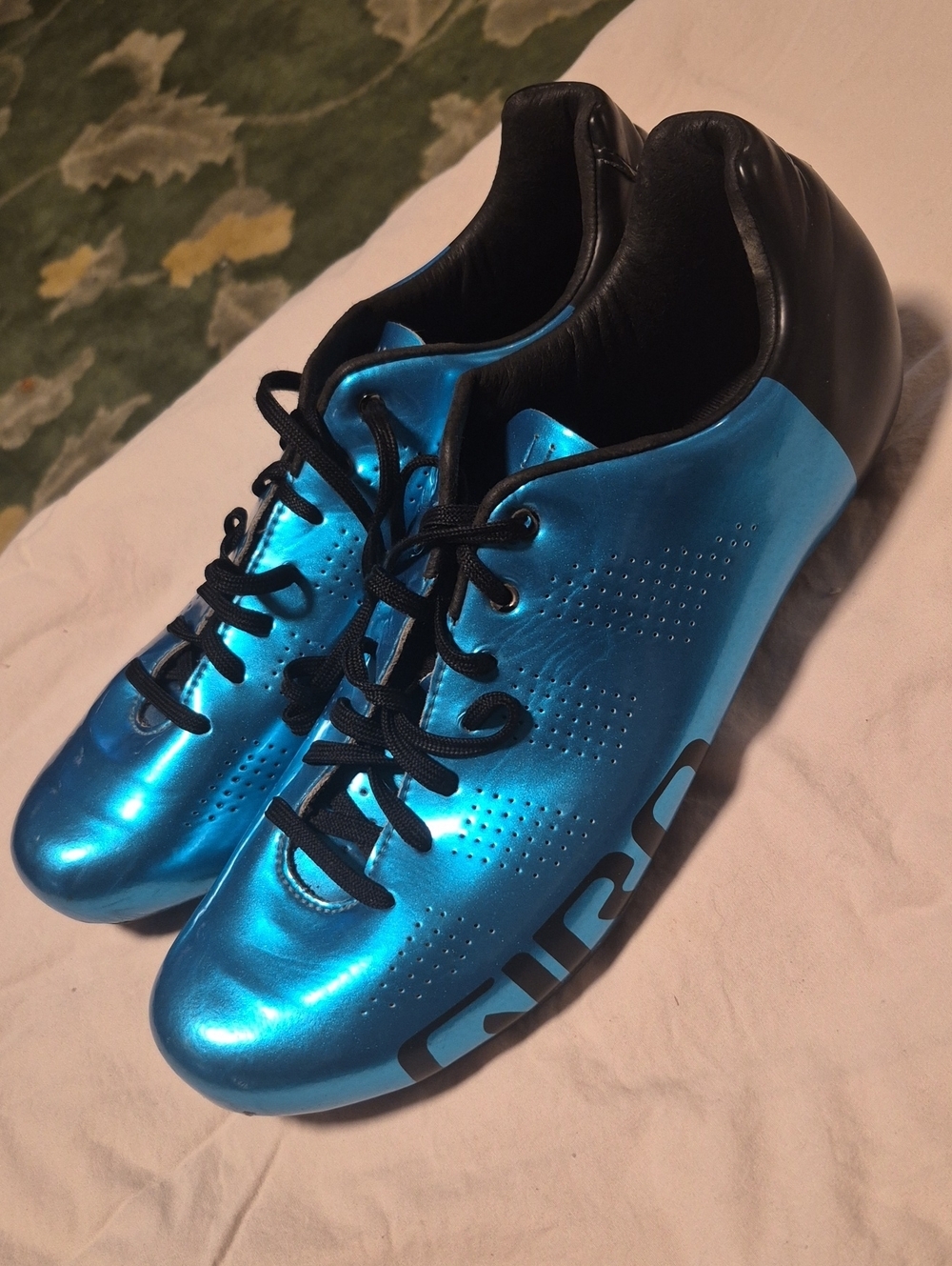 Giro Men's Metallic Blue Cycling Shoes with Black Trim